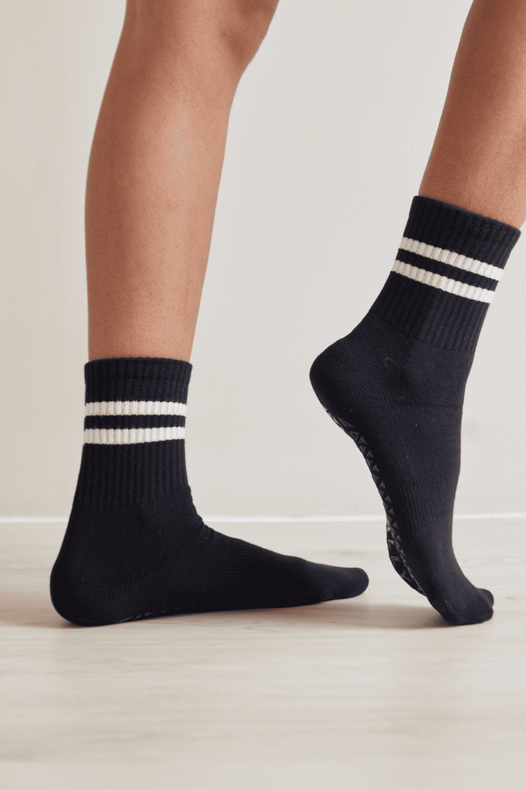 Elevate Hi-Performance Crew Grip Socks