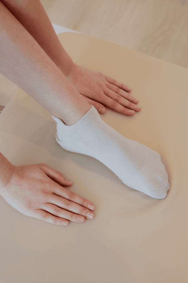 Essential Hi-Performance Grip Socks