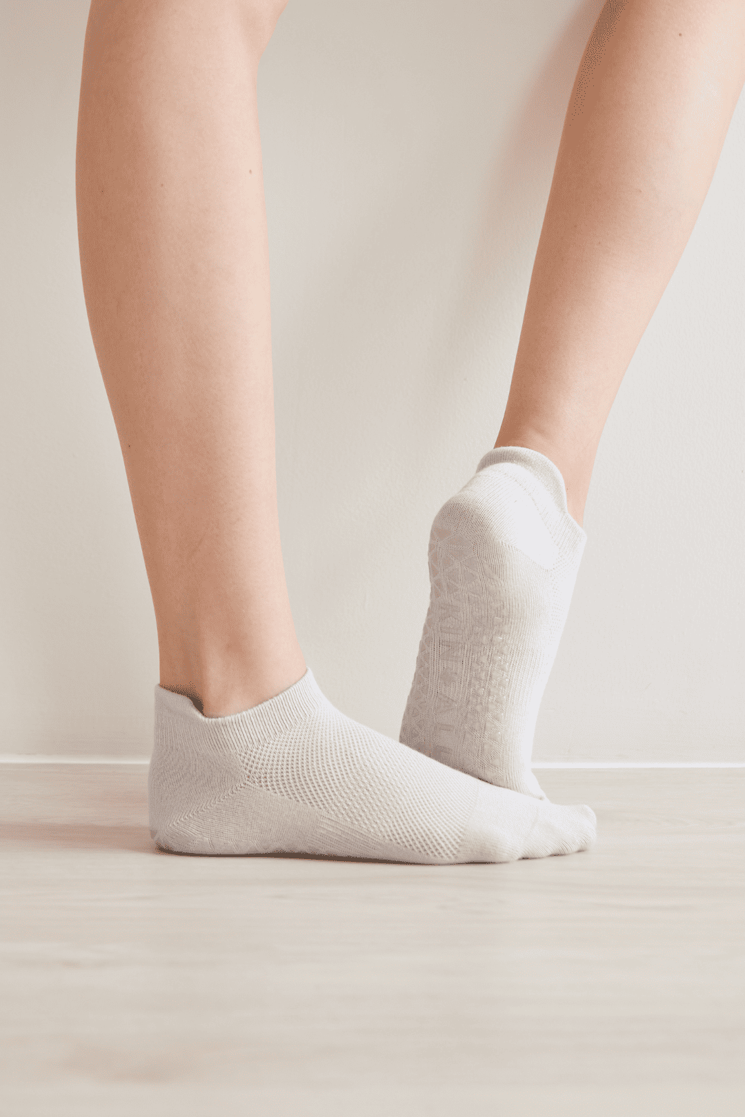 Essential Hi-Performance Grip Socks